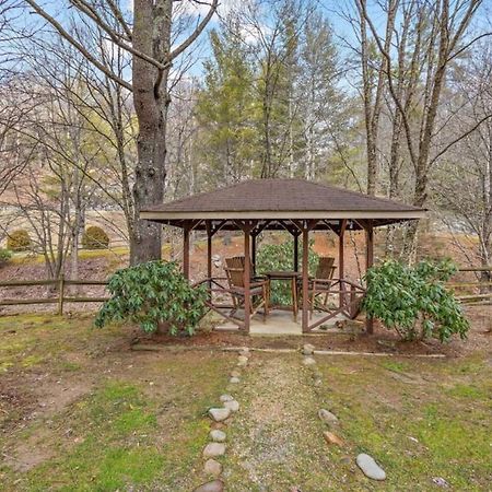 Picturesque Riverside Cabin With Fireplace And Porch Блоуинг-Рок Экстерьер фото